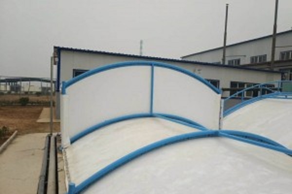 东营化工厂污水池反吊膜加盖工程一角