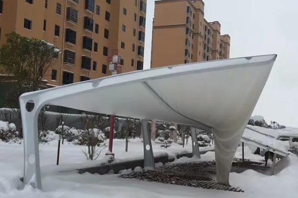 7字型膜结构车棚设计不合理会出现积雪压塌的情况