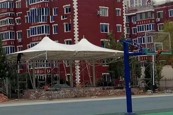 两连帽膜结构看台简洁美观